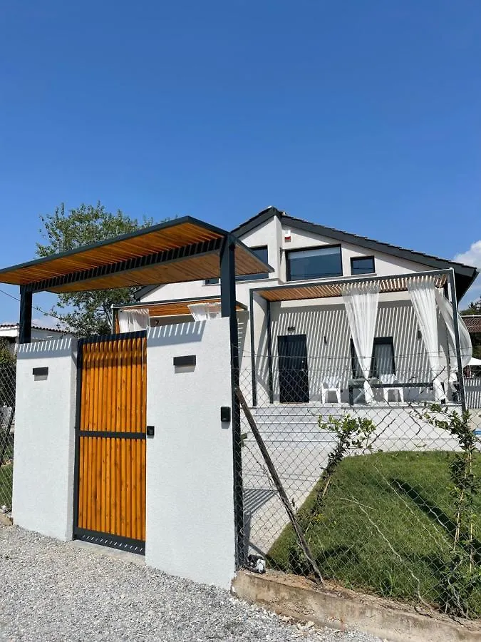 Agora Lx Studios & Suites Selanik
